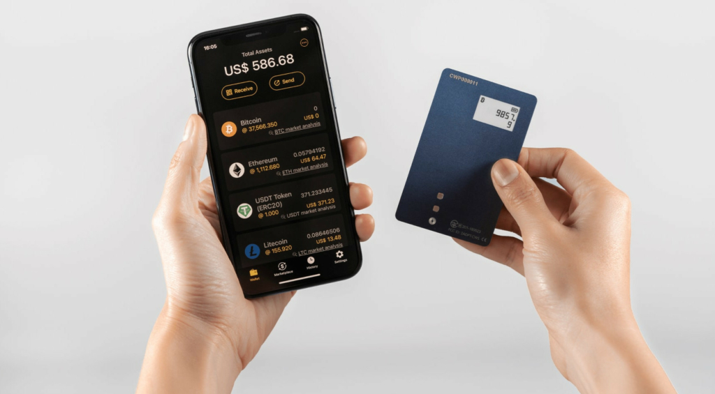 CoolWallet Pro 卡片與手機 App 並排，展示配對與交易確認介面